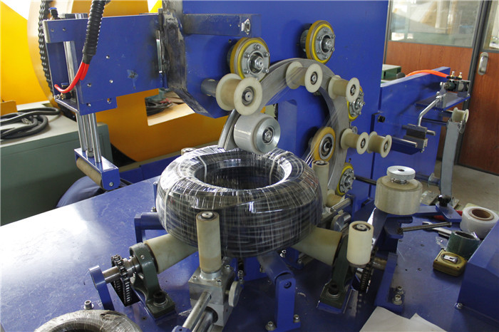PLC Control Electric Cable Coil Packing Machine Protecting Goods  GW200 8m/Min Roller Speed
